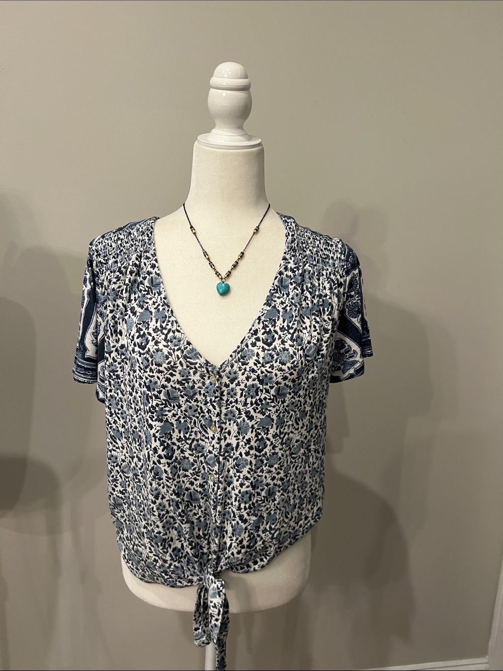 Lucky Brand Women's Blue Floral V-Neck Tie-Front Top